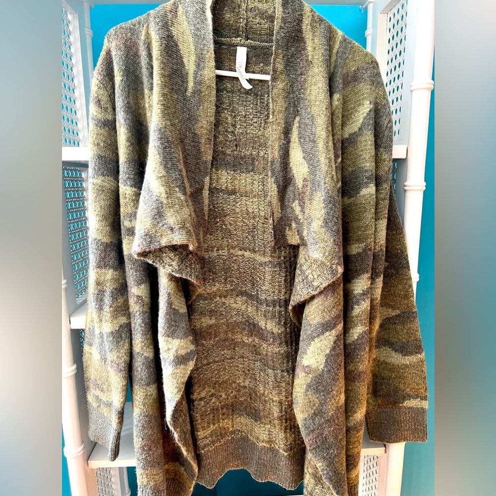 aeropostale camo size L cardigan sweater